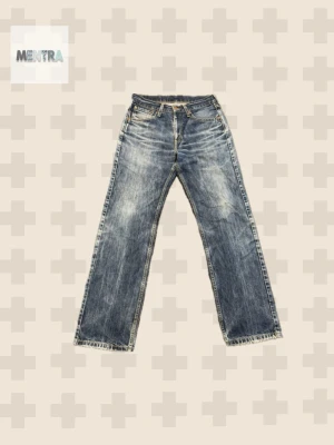 Vintage Levi’s 751,(Washed) 90’S - (30,32) Incredible 90’s washed Levi’s. Has an long leg opening creating that bootcut/Straight model. Very good condition and perfect fade. Message if you have any questions!!!                                Measurements: Waist 38cm Length:102cm Legopening 21cm