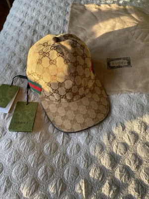 Beige Gucci Keps - Beige Gucci Keps, flera storlekar, Dustbag medföljer