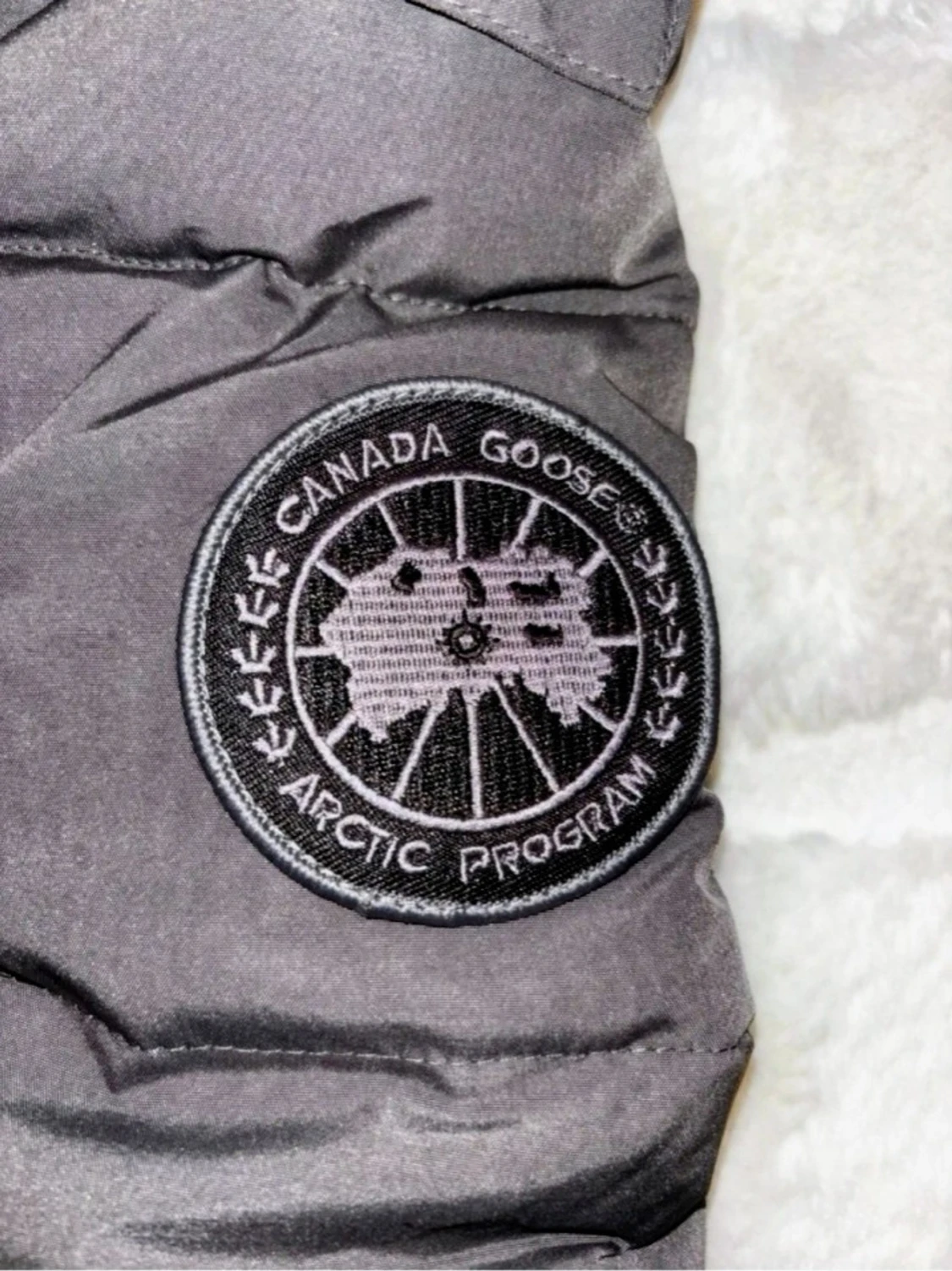 Svart pufferjacka från Canada Goose - 2