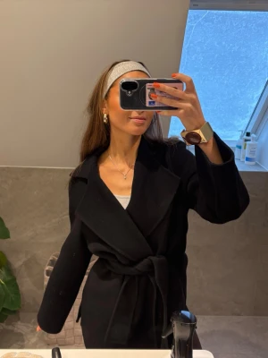 Svart kappa  - Svart kappa. Nypris 4200 💕💕