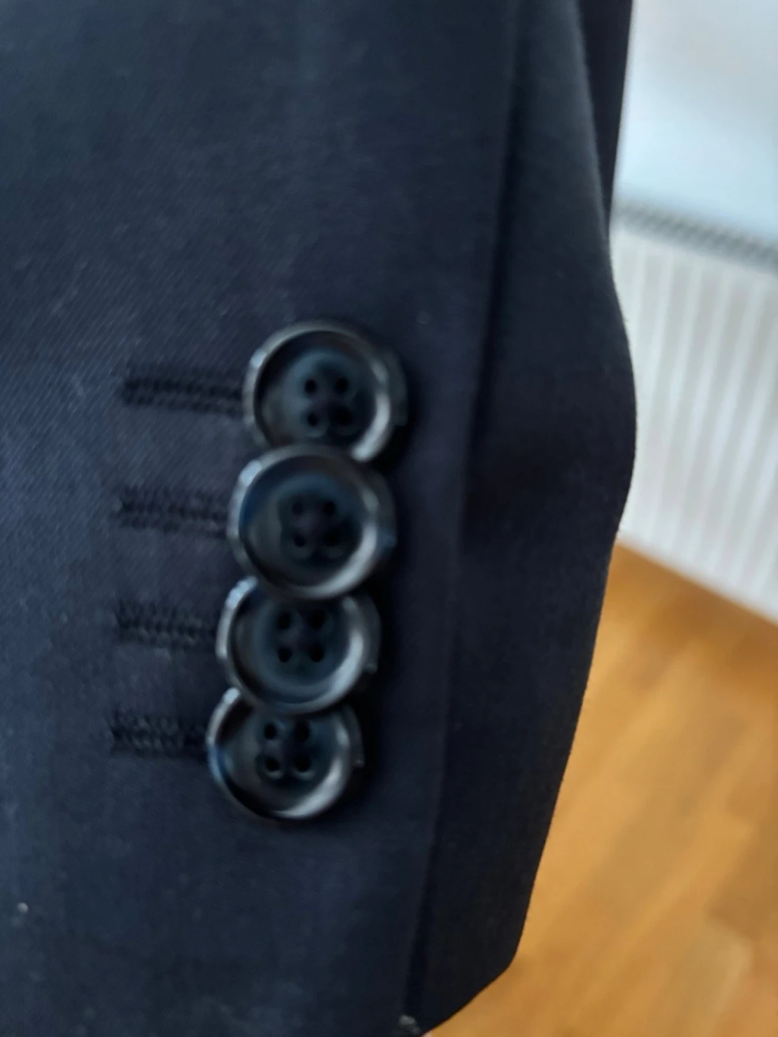 Svart/grå/blå klassisk kostym med knappar - 4