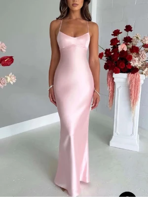 Balklänning - Säljer denna fina balklänning ifrån Babyboo💕klänningen är i fint skick och endast använd en gång! Ordinarie pris:1150kr