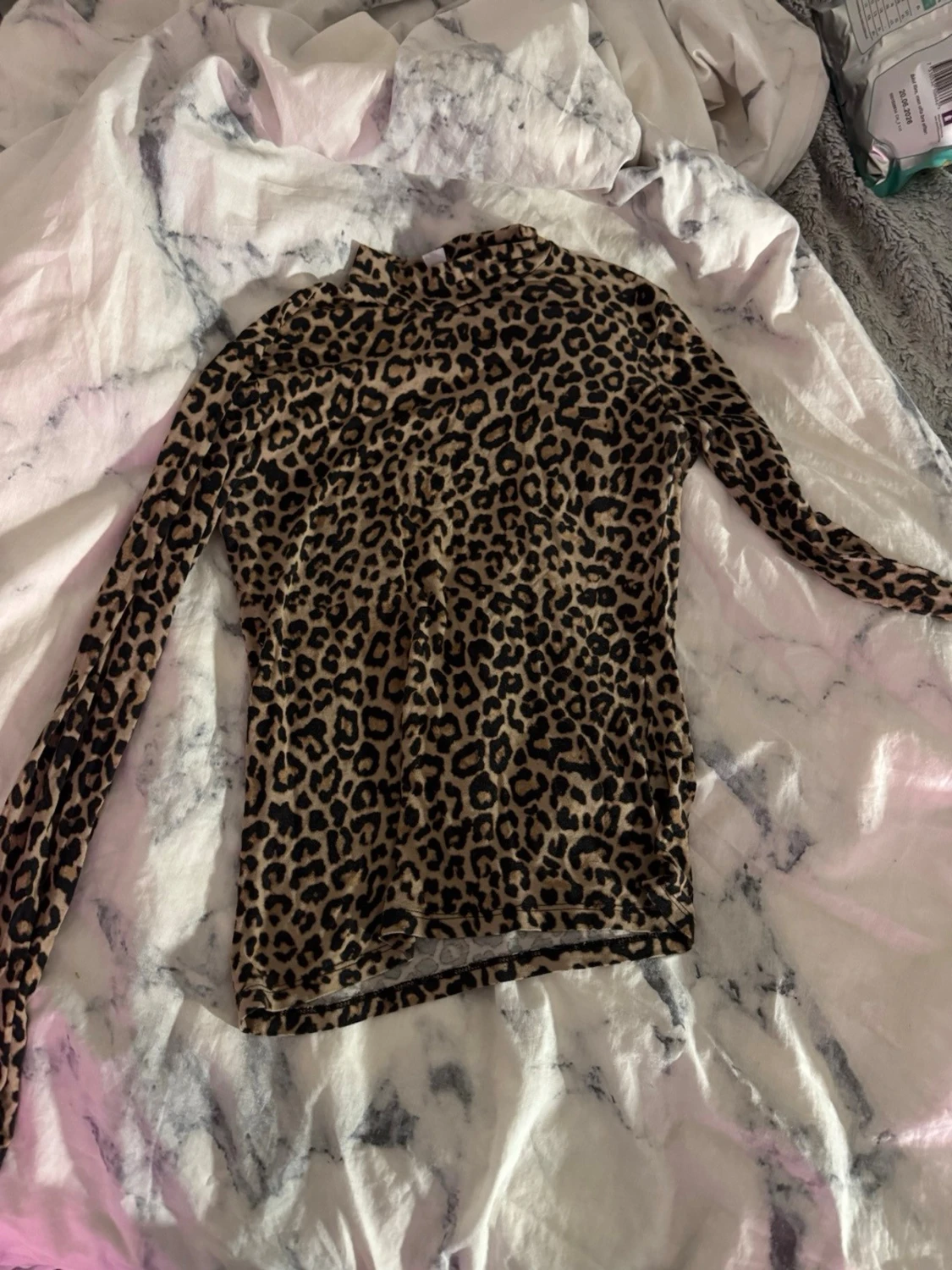 Leopardmönstrad långärmad polotopp