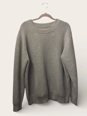 Maison Margiela knit - Tvär fet grå stickad tröja från Maison Margiela. Sitter perfekt och vad ska man säga den är fet :)