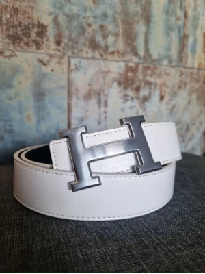 H - Jätte fin vit bälte 