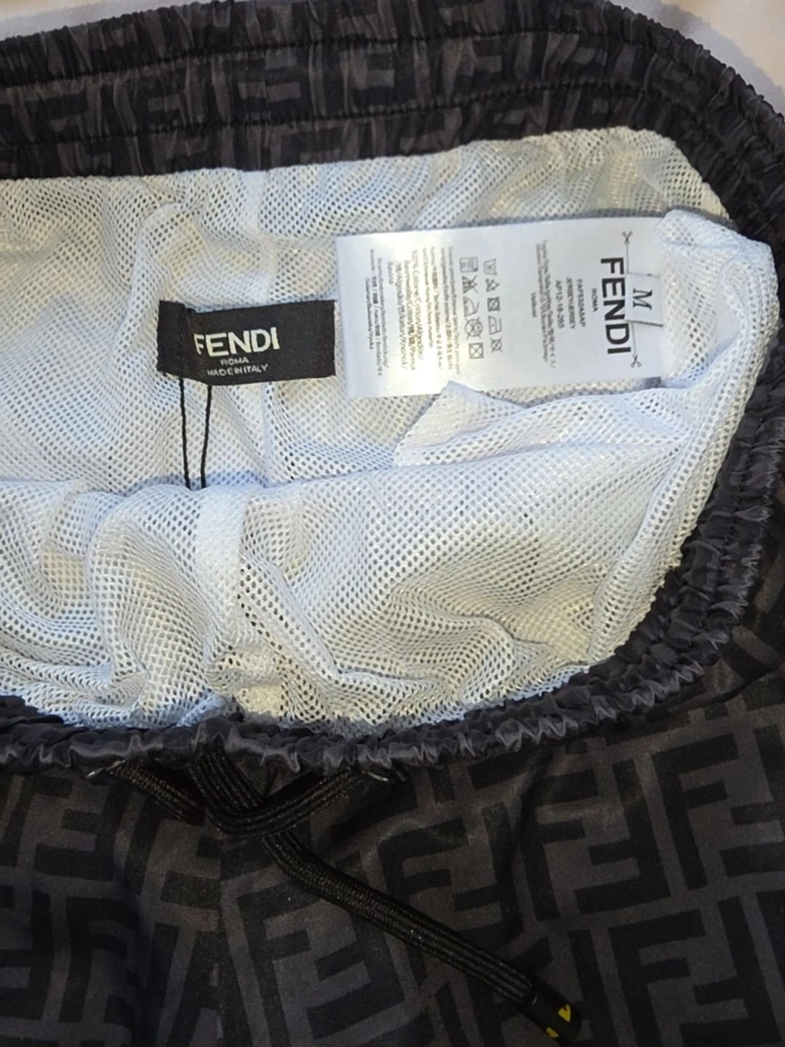 Svarta Fendi shorts med logomönster - 3