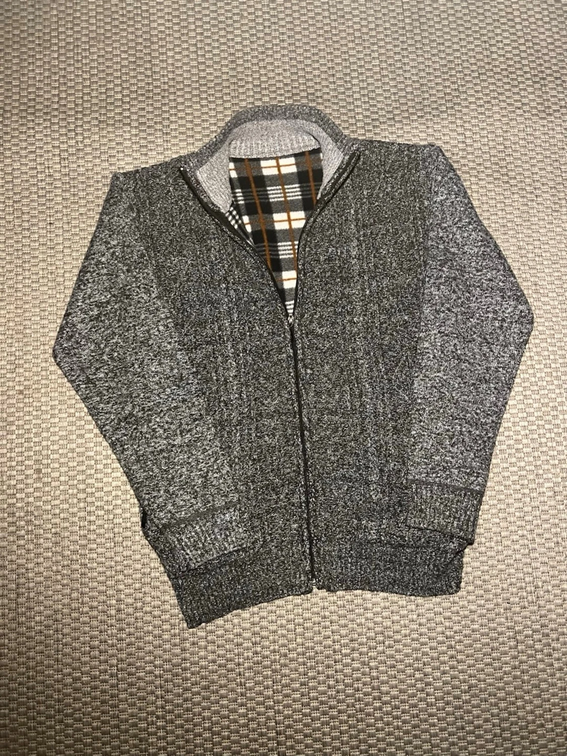 Grå ziptröja med rutigt foder - 1