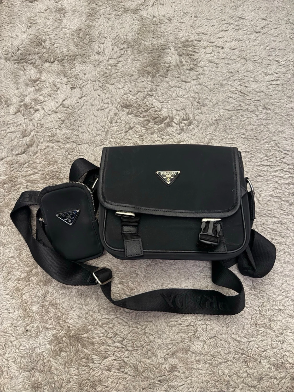Svart axelväska från Prada