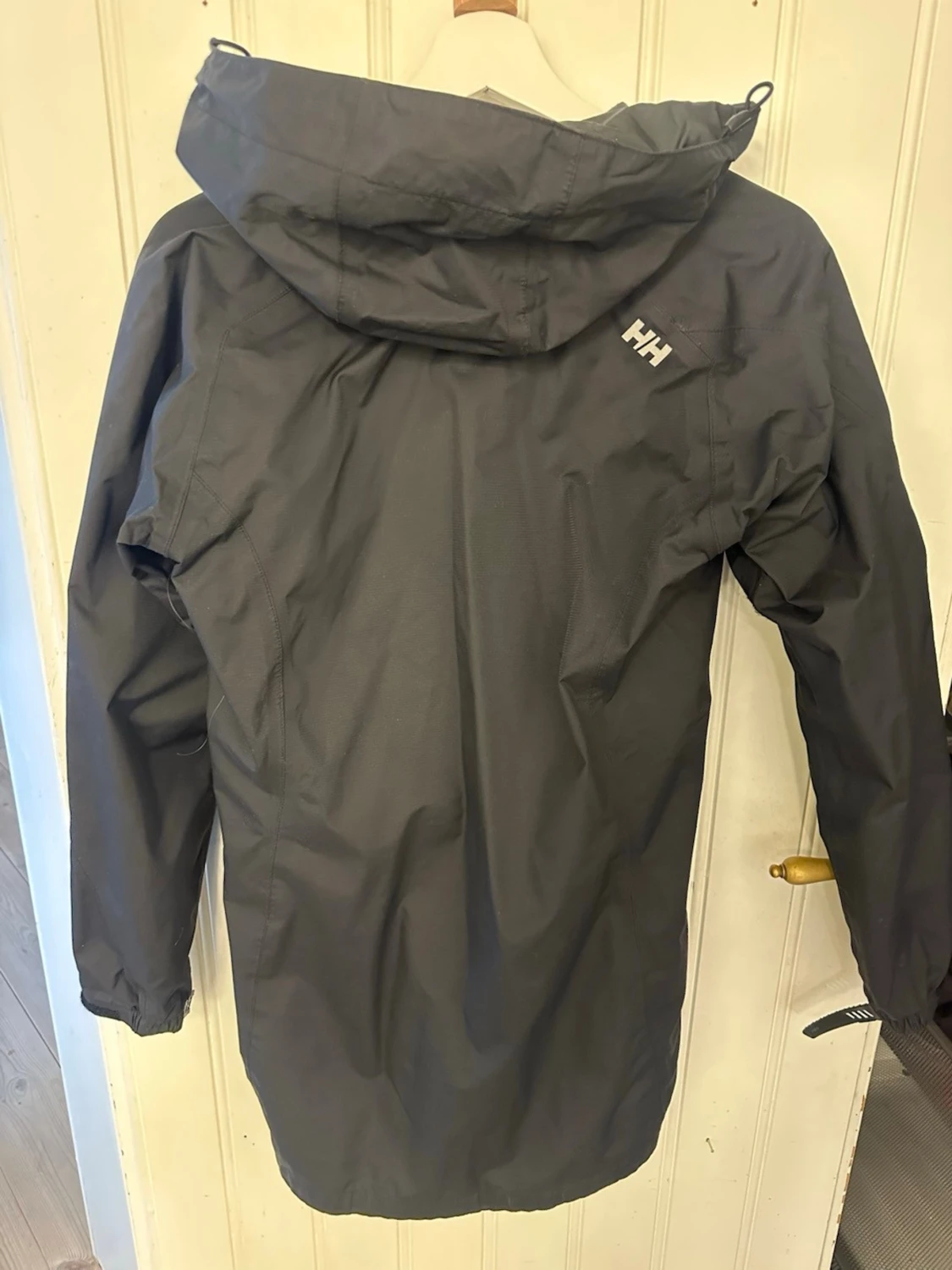 Svart regnjacka från Helly Hansen - 1