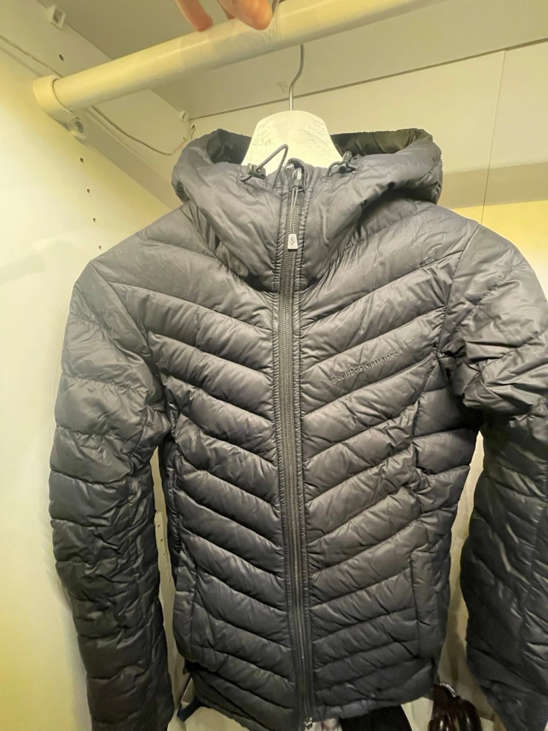 Svart dunjacka Peak Performance