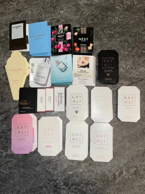 20 st parfym prover  - Ett mixat set med parfymprover från kända lyxiga märken. Kayali köptes €5 styck. Säljer 5 för 70 (+5 för varje kayali) eller alla för 299. 