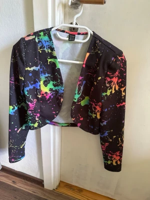 Cropped cardigan - KÖPAREN STÅR FÖR FRAKT! Fin oanvänd 🌸