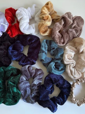 Scrunchies 13st - Köpare står för frakt!