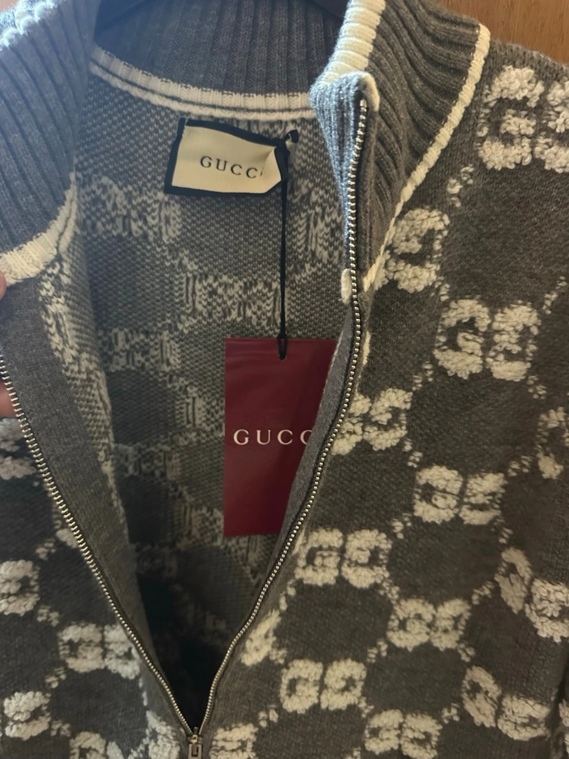 Grå stickad ziptröja från Gucci - 1