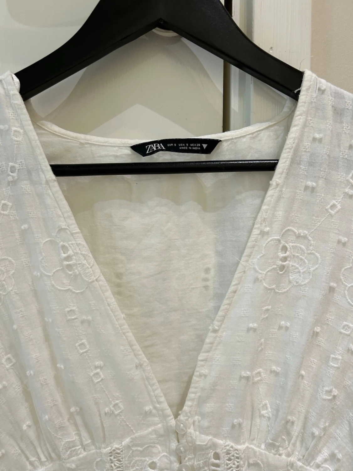 Ny slutsåld Vit broderad klänning från Zara - 1