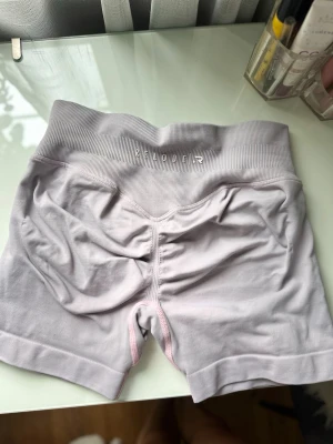 Relode träningsshorts - Säljer dessa fina träningsshortsen från Relode, fint skick, strl XS, 210kr💜