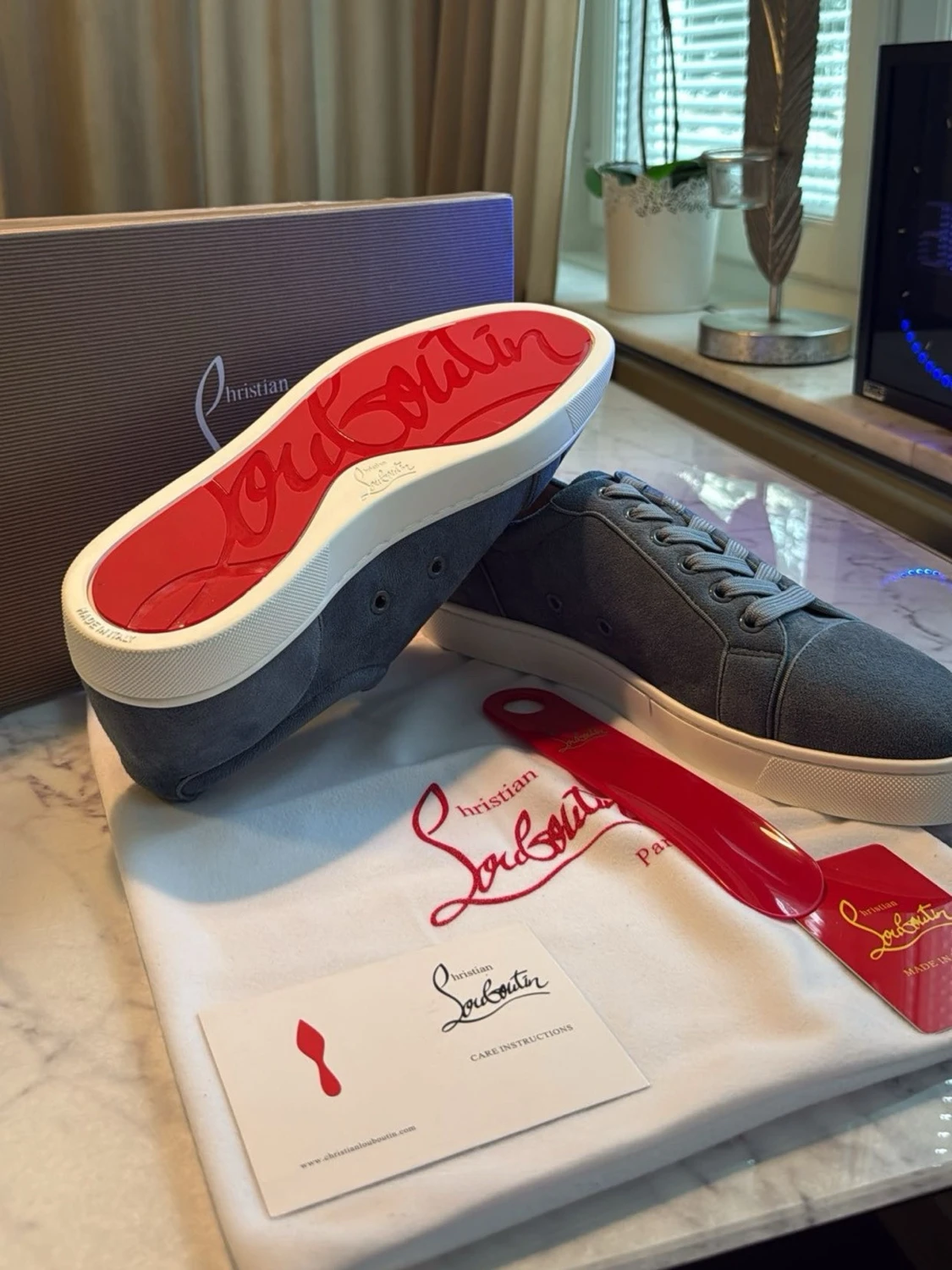 Gråa sneakers från Christian Louboutin - 2