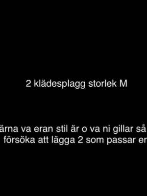 2 klädesplagg storlek M - Säljer två olika klädesplagg i storlek M. Perfekt för dig som vill uppdatera garderoben med något nytt och fräscht. Skriv gärna vilken stil du gillar så försöker jag matcha plaggen efter det.det är en mystery bag och det kommer med 2 plagg skriv gärna vad din stil är så ska jag göra de bästa jag kan