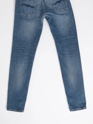 Nudie Slim Fit - W30 L34. Säljer ett par blå skinny jeans från Nudie Jeans med klassisk femficksdesign. Sitter väldigt bra och är mycket sköna. Dock finns det en liten defekt på knäet där det är ett litet hål men syns inte jätte mycket. Priset är inte fast så bara fråga. OBS skickar bara med Instabox! ✌️