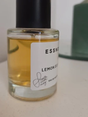 Lemon eclair från ESSNCE  - Lemon eclair från ESSNCE. Mängd enligt bild, har förvarats mörkt