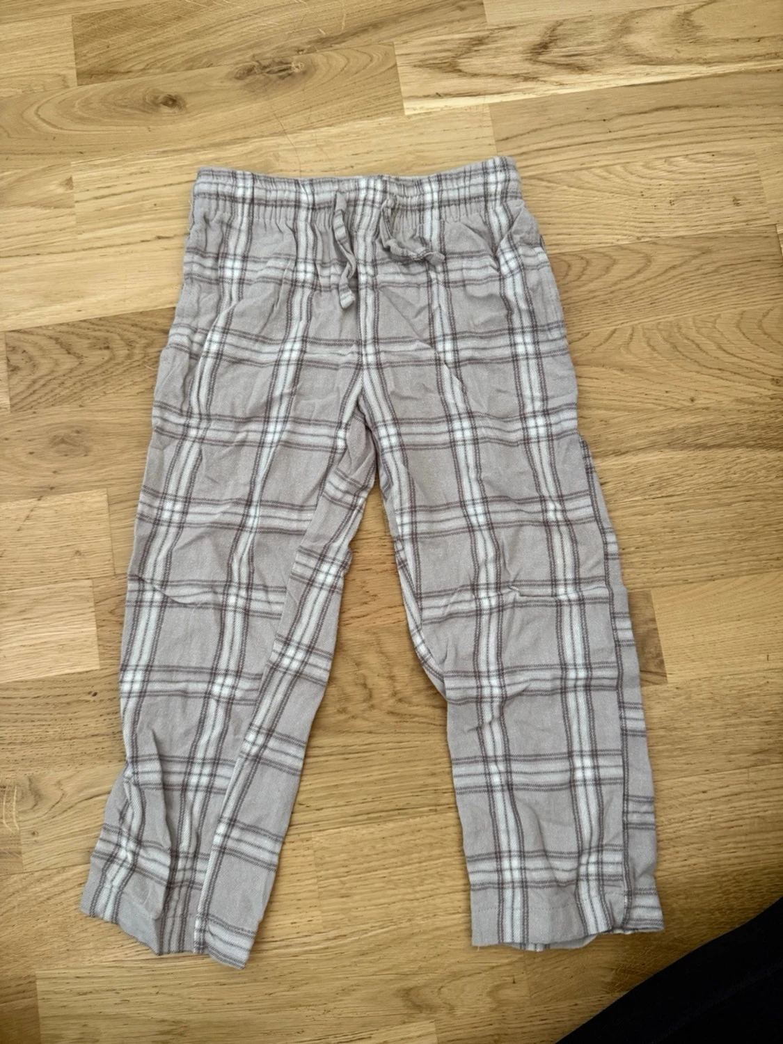Rutiga pyjamasbyxor från 157