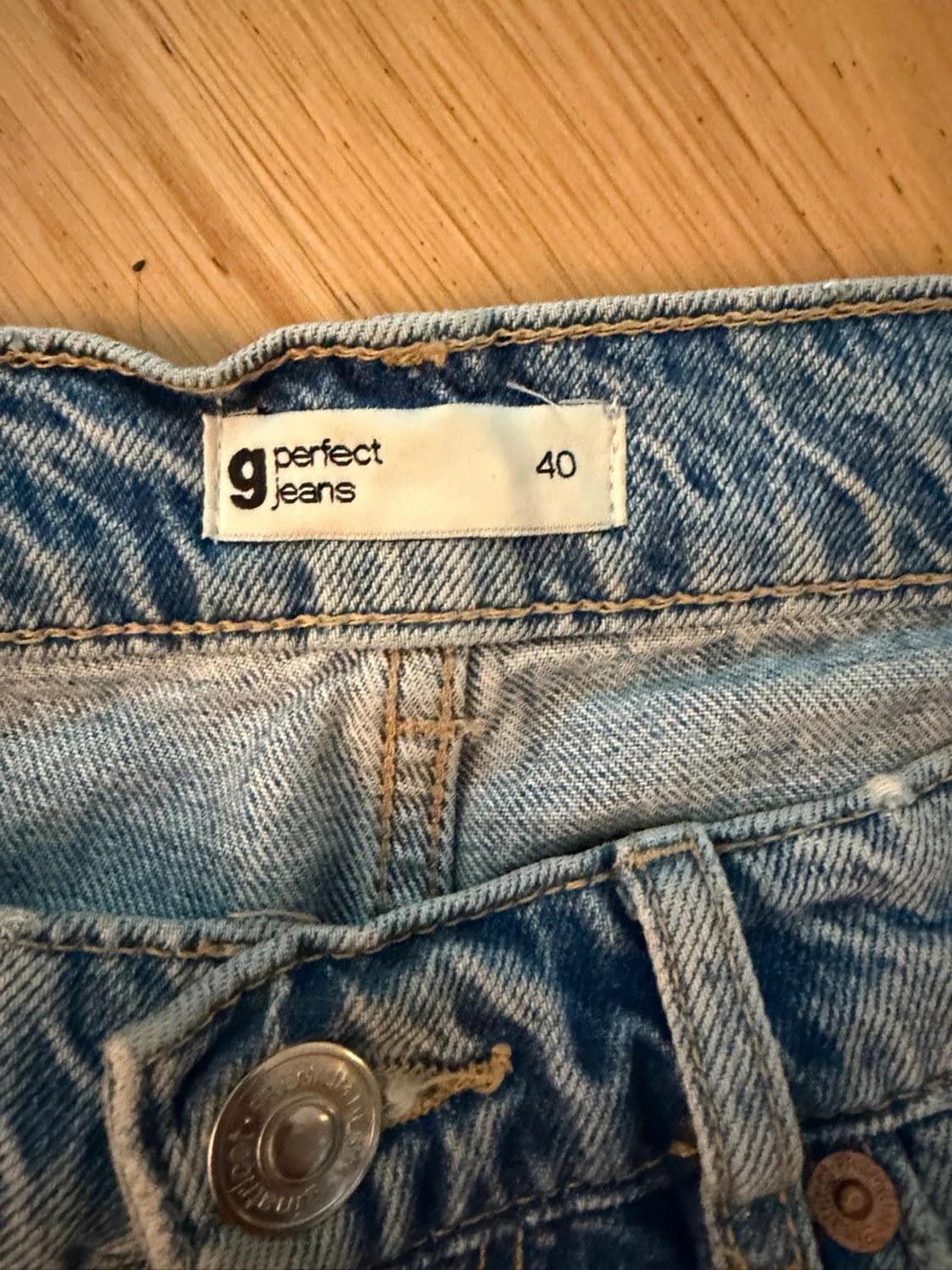Blå mom jeans med slitningar - 2