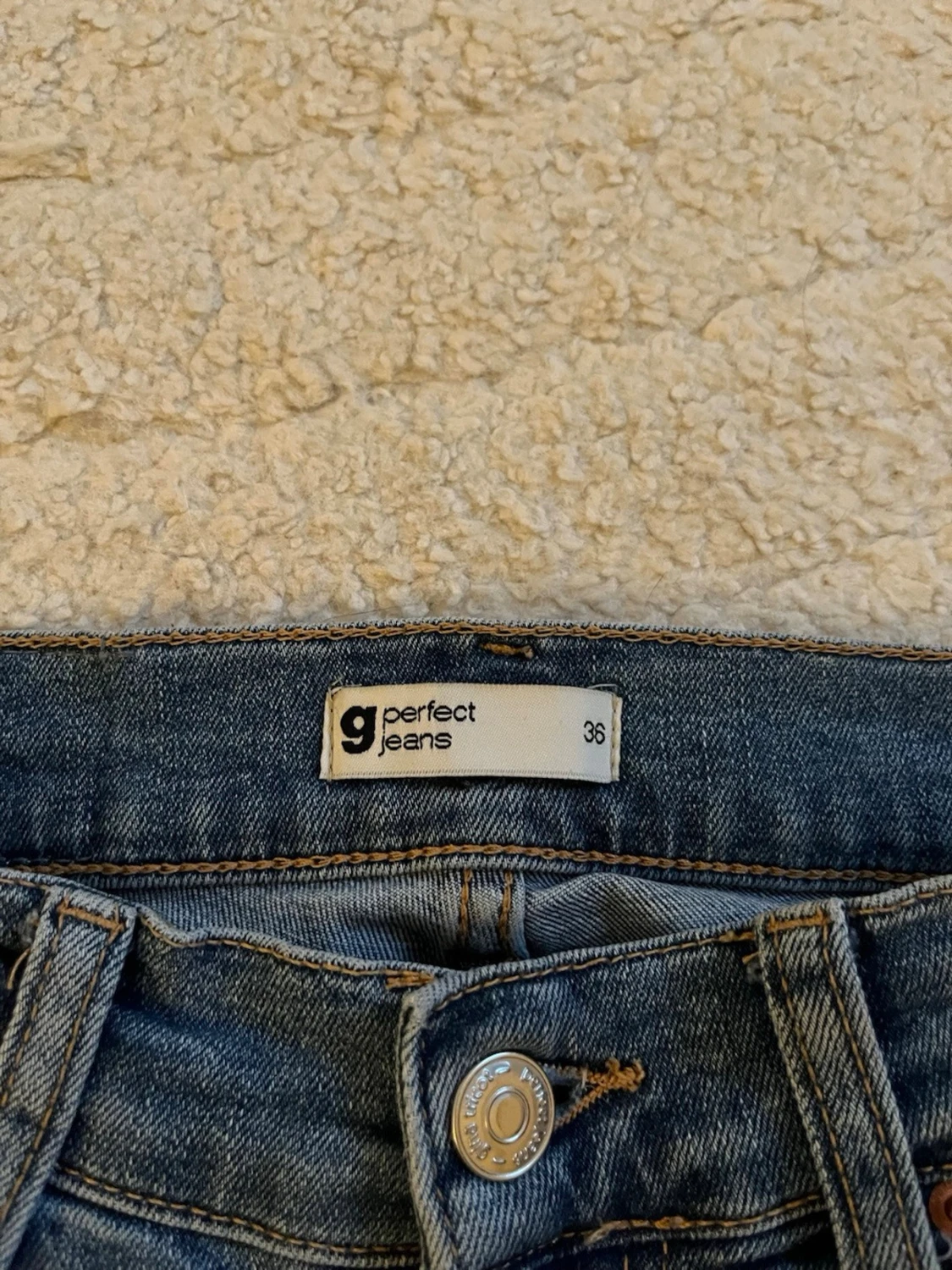 Blå bootcut jeans från Gina - 2