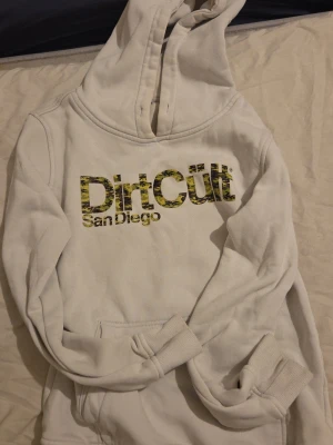 Dirtcült hoodie - Använd i gott skick
