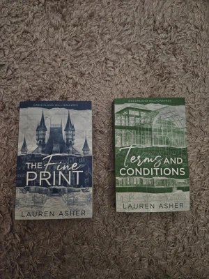 Dreamland Billionaires av Lauren Asher - Säljer två böcker ur Dreamland Billionaires-serien av Lauren Asher: 'The Fine Print' och 'Terms and Conditions'. Säljs även enskilda. 