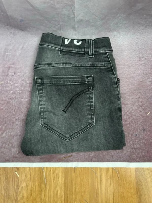 Dondup George jeans  - Mycket fint skick | Size 34 fits 32/32 | fraktar inom 24 timmar | för att köpa klicka ”köp nu” | vid frågor eller funderingar är det bara att skicka ett meddelande | följare får bättre rabatter🙌