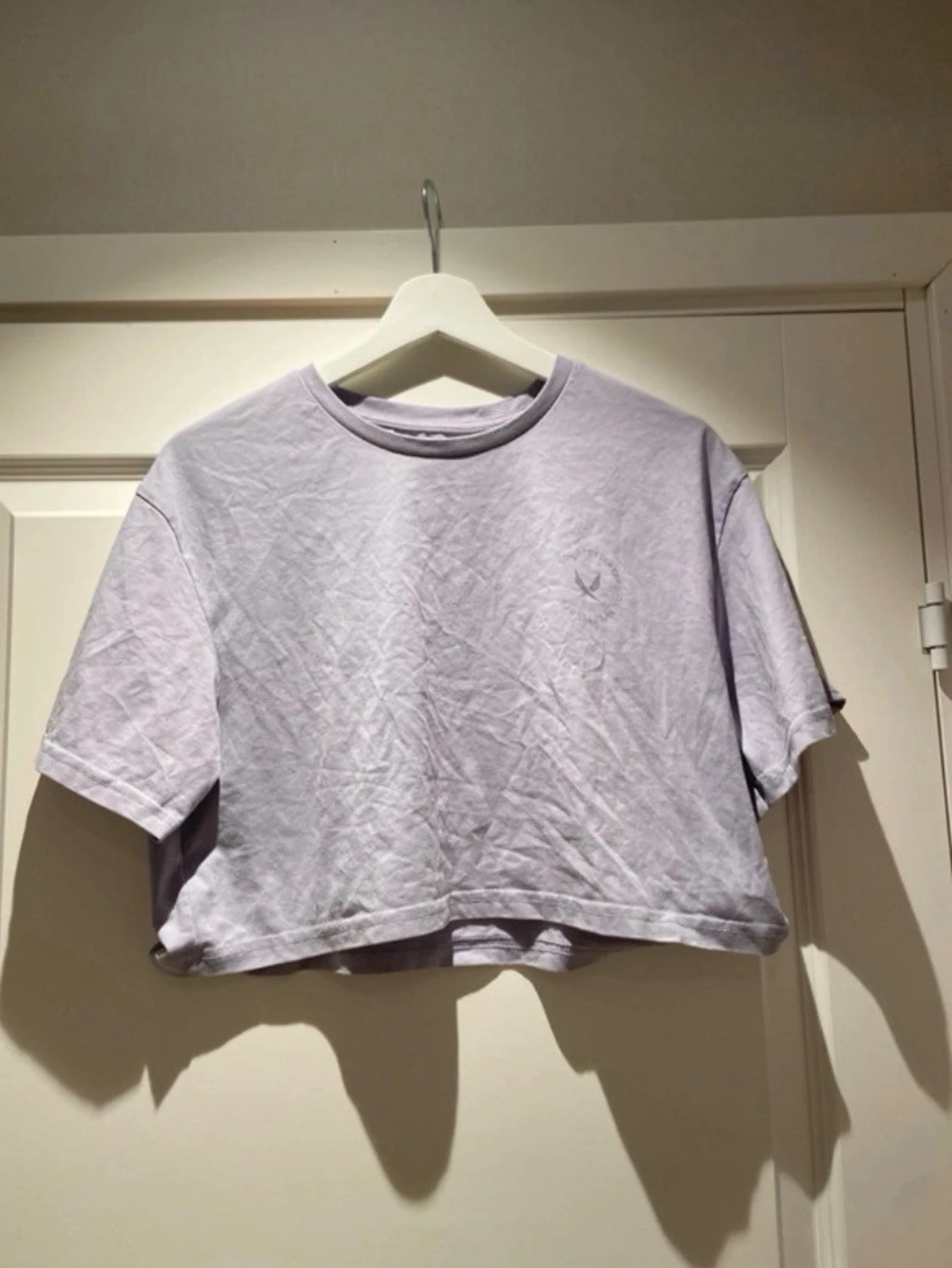 Ljuslila croppad t-shirt