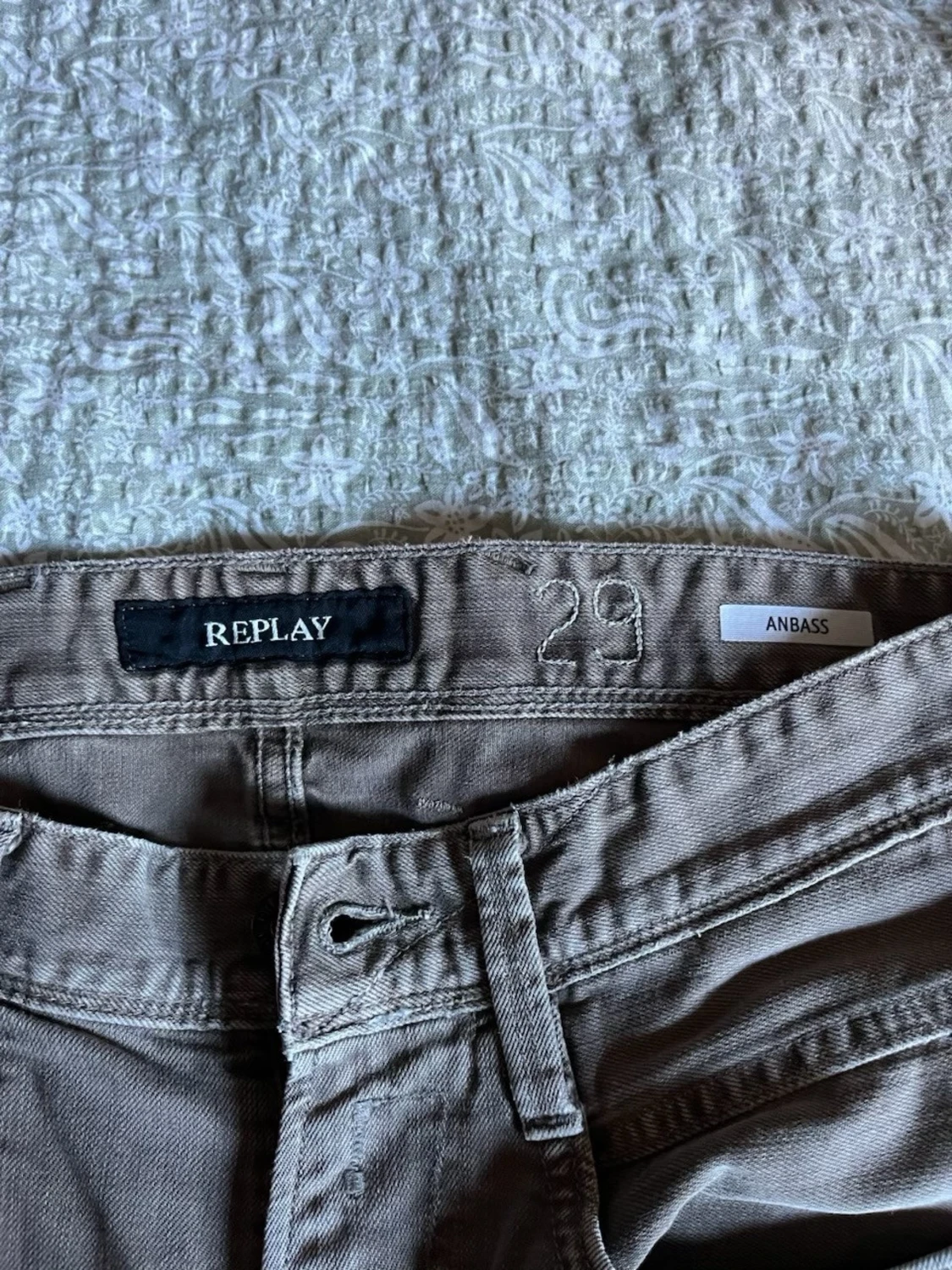 Beige slim fit jeans från Replay - 1