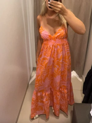 Klänning mango - En superfin långklänning från mango i storlek S som inte har några tecken på användning 🩷