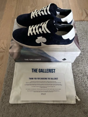  The Gallerist skor - Tja! Säljer dessa riktigt snygga the Gallerist skor! (Storlek 43) Dehär är deras nya modell och är sjukt limiterade! (Allt og ingår!) Hör av er vid minsta lilla fundering.