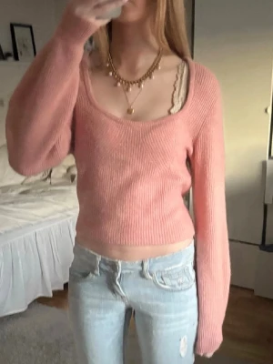 Korall stickad tröja - Så fin korallfärgad stickad tröja!💕 jättefin nu till våren