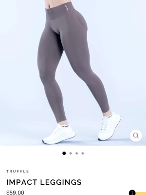 Dfyne impact leggings - Säljer ett par impact leggings från dfyne i storlek xs och färgen truffle. Har bara använt dem några gånger och säljer för att dem är för små