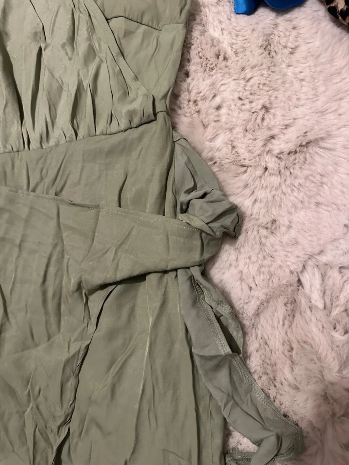 Grön oneshoulder klänning - 3