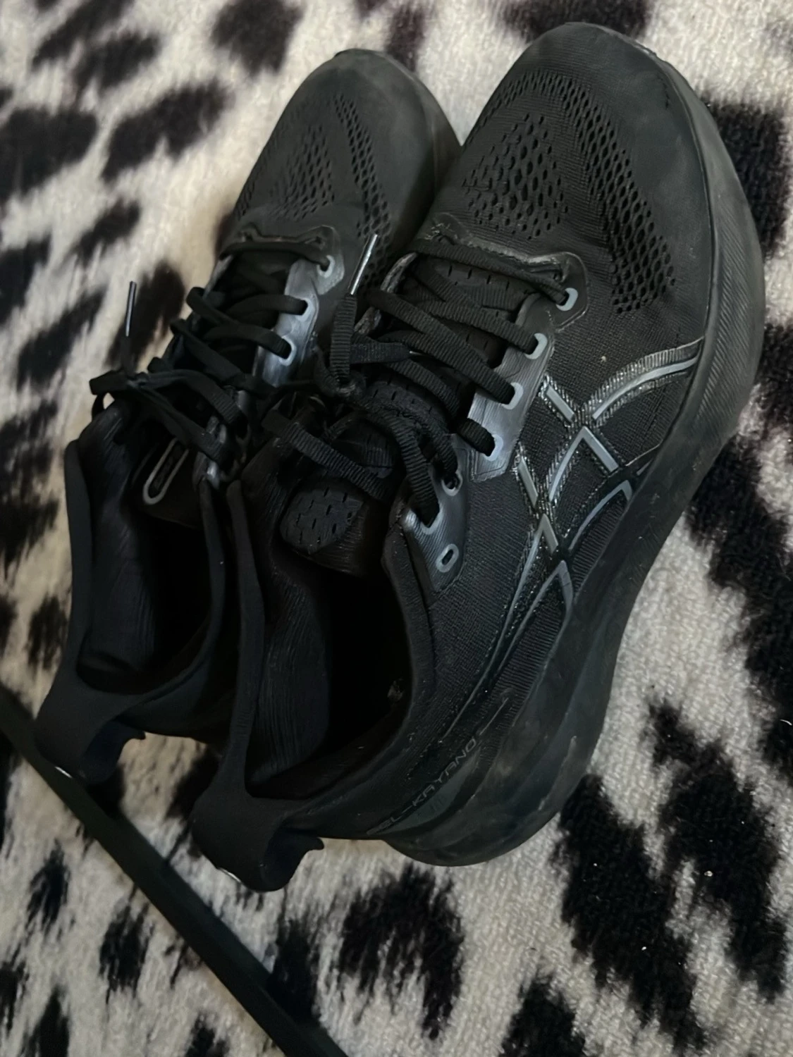 Svarta Asics sneakers med mesh