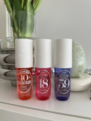 Sol de janeiro mist kit 🌸 - Tre stycken mists från sol de janeiro, nummer 40, 48 & 59. Alla är 90 ml, se bilderna för mängd kvar i vardera flaska 💗