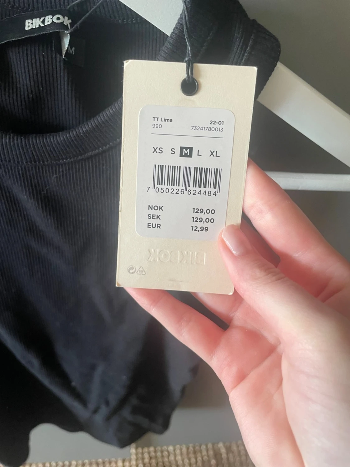 Svart ribbad linnetopp från Bik Bok - 1