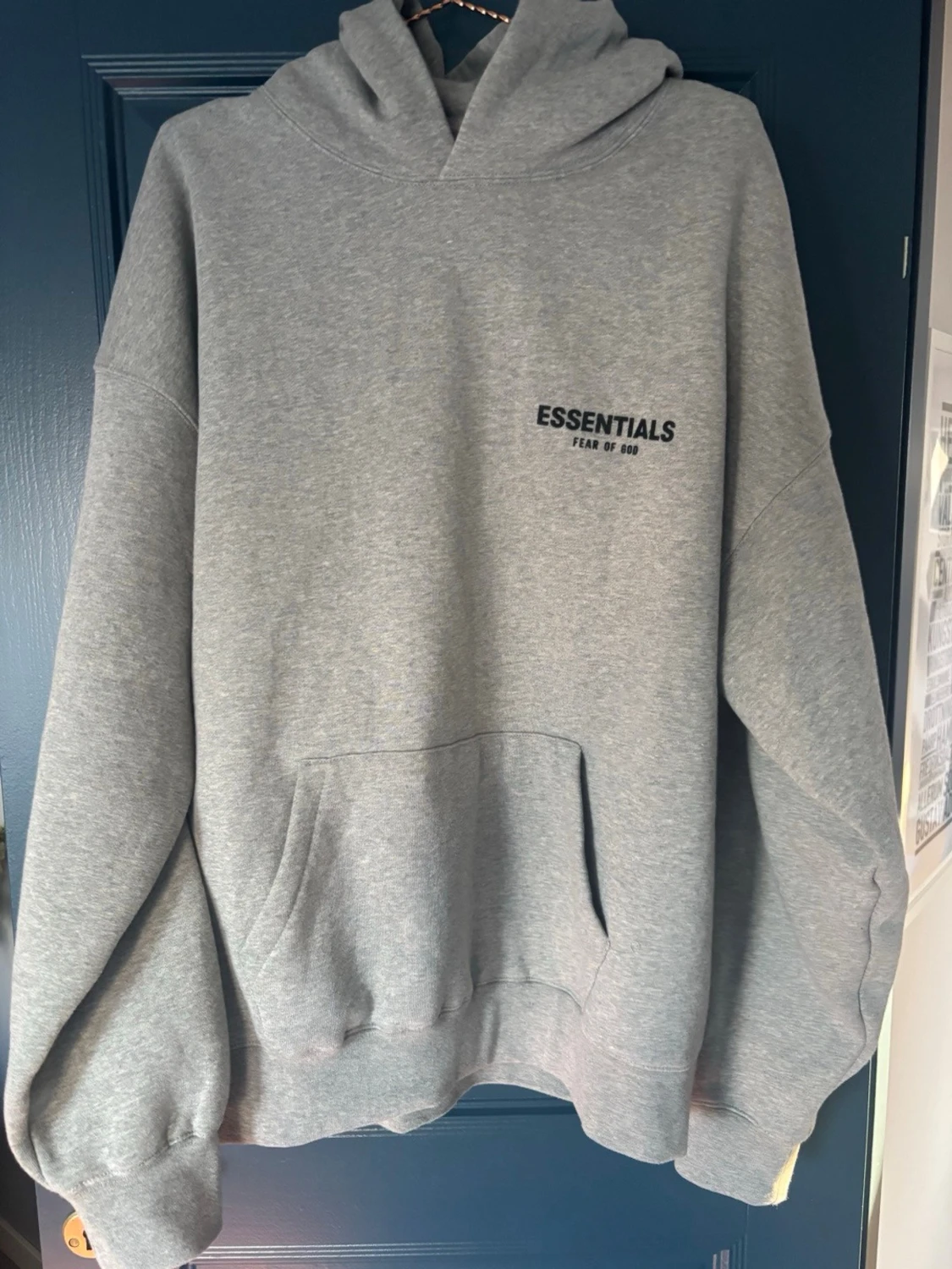Grå Essentials Fear of God hoodie