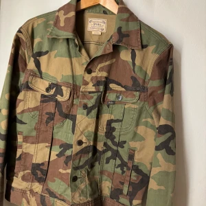 Militärjacka - Militärjacka från Ralph Lauren (Herr men kan passa för damer) Storlek M 