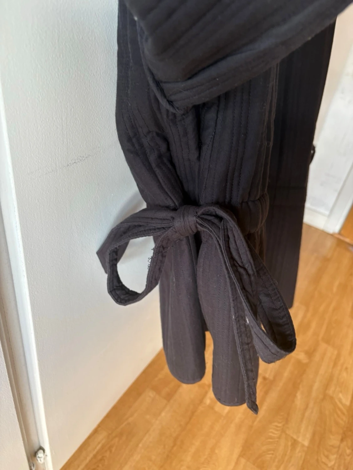 Svart quiltad cardiganjacka från Bikbok - 1