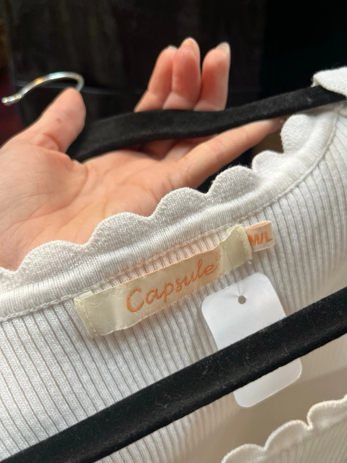 Vit ribbad linnetopp från Capsule - 2