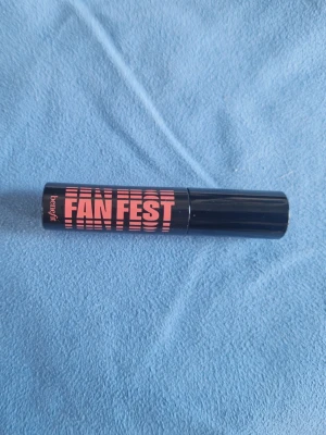 Benefit  Fan Fest Mascara Mini - Fanning & volumizing mascara, shade: black. 3,0g