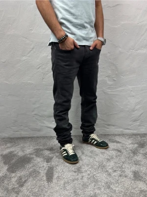 Replay jeans - Ett par riktigt snygga jeans från Replay i storlek W31 L34 i modellen Anbbas 