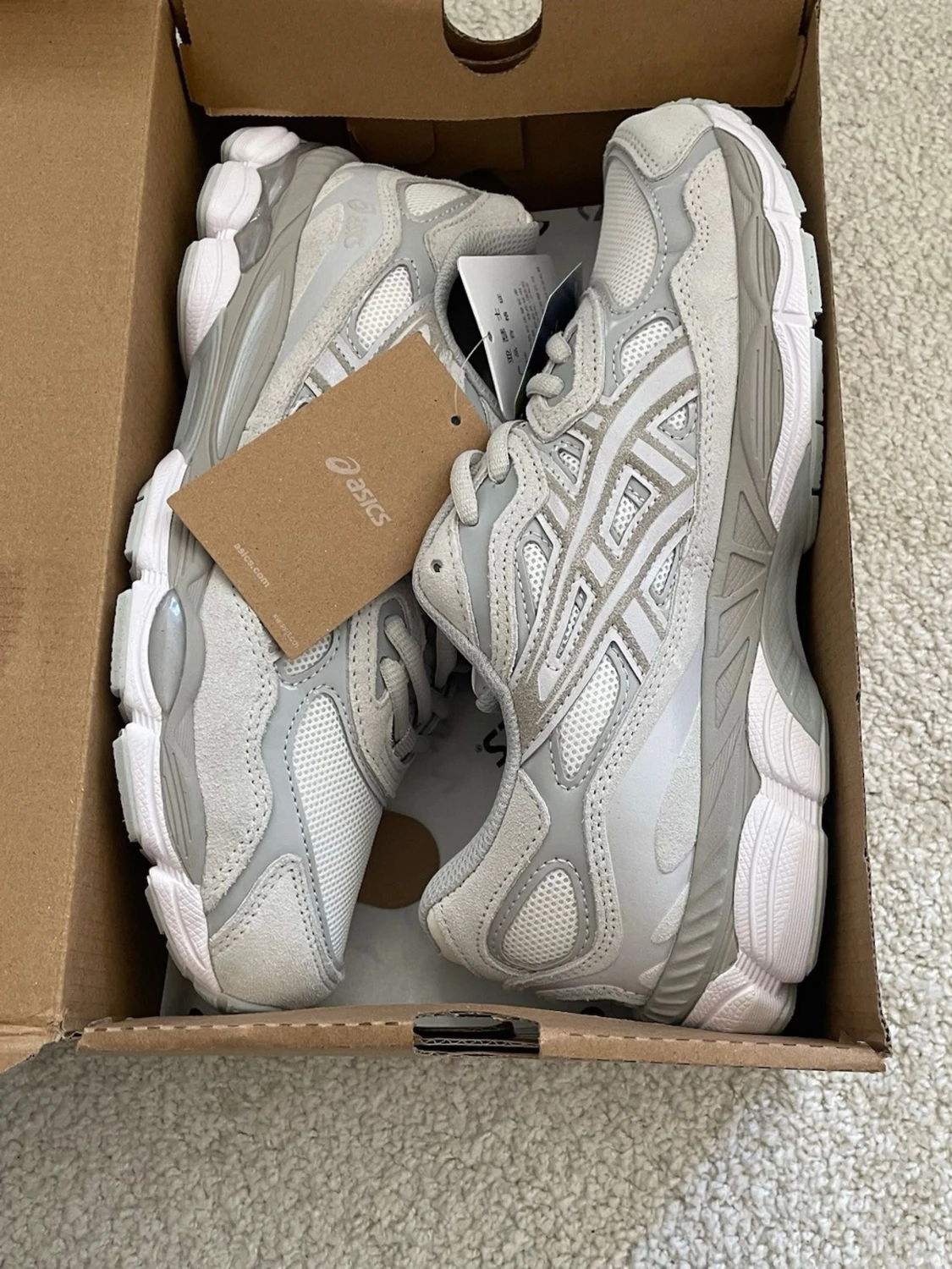Gråa ASICS  - 1