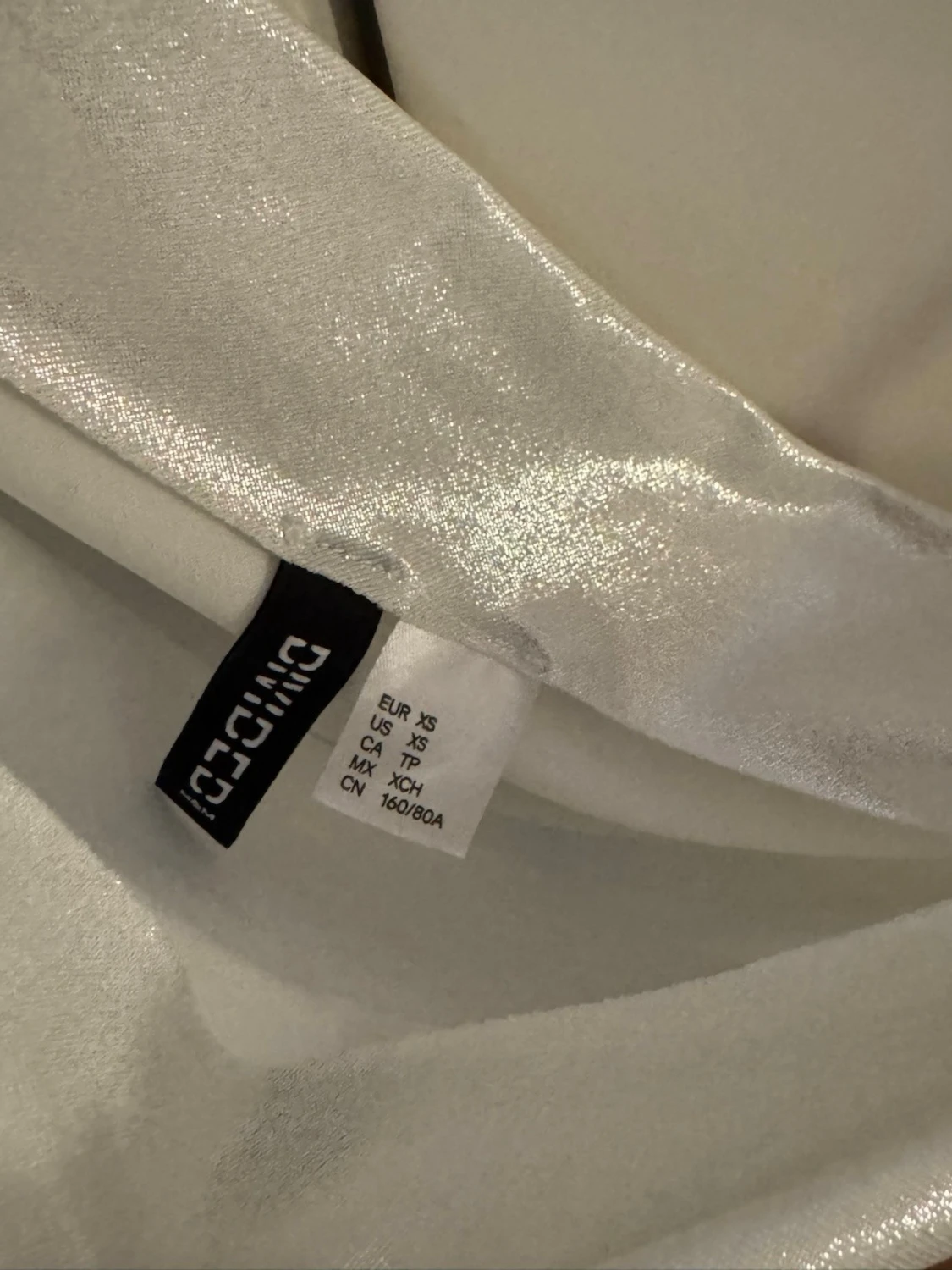 Glittrig silver one shoulder-klänning - 2