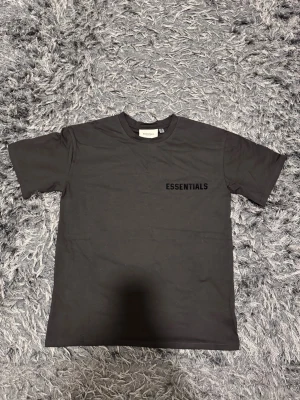  Essentials t-shirt  - Size M, brand new, good quality