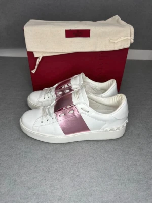 Valentino Opens Rosa - Metallic Rosa Valentino Opens | Storlek - 37.5 | Skick - 9/10, nyskick | Box & dustbag medföljer | Äkta | Hör av er vid frågor eller funderingar 🙌